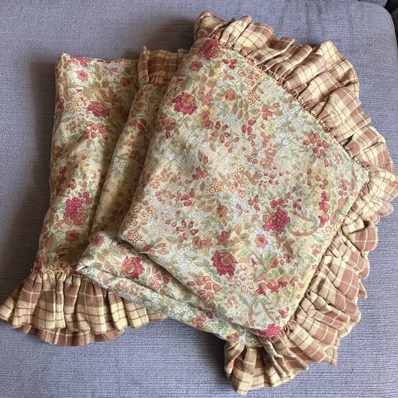 Lot of 3 April Cornel Floral Ruffle Pillowcases 20x20 - Picture 1 of 7